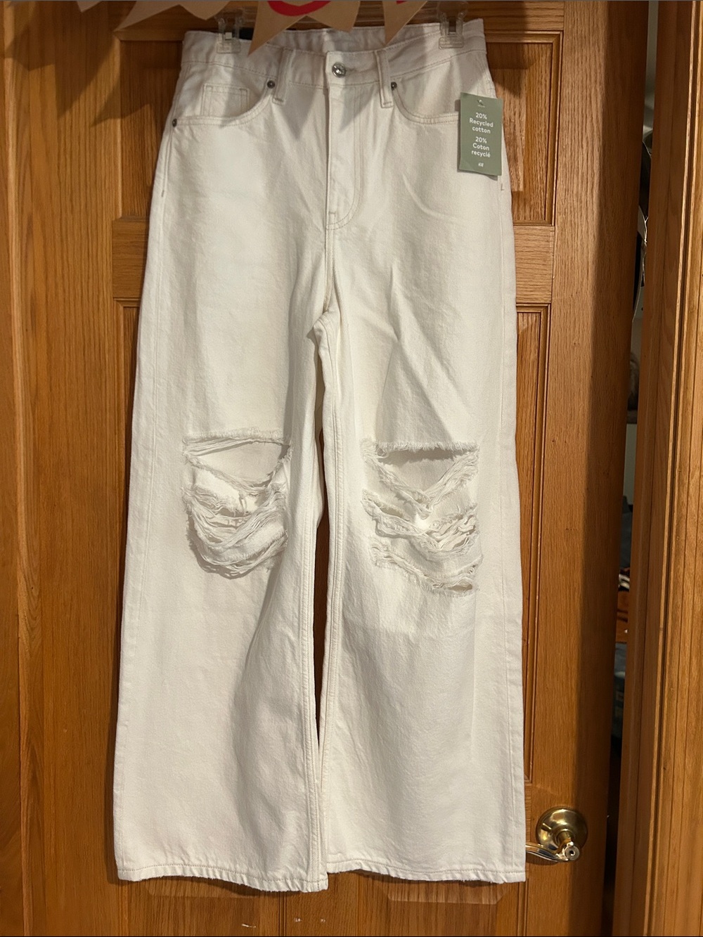 NWT H&M Divided White Distressed Denim Baggy Jeans | Size 2
